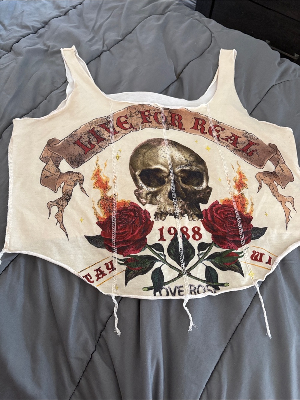 SHEIN Ivory Graphic Skull & Rose Crop Tank Top